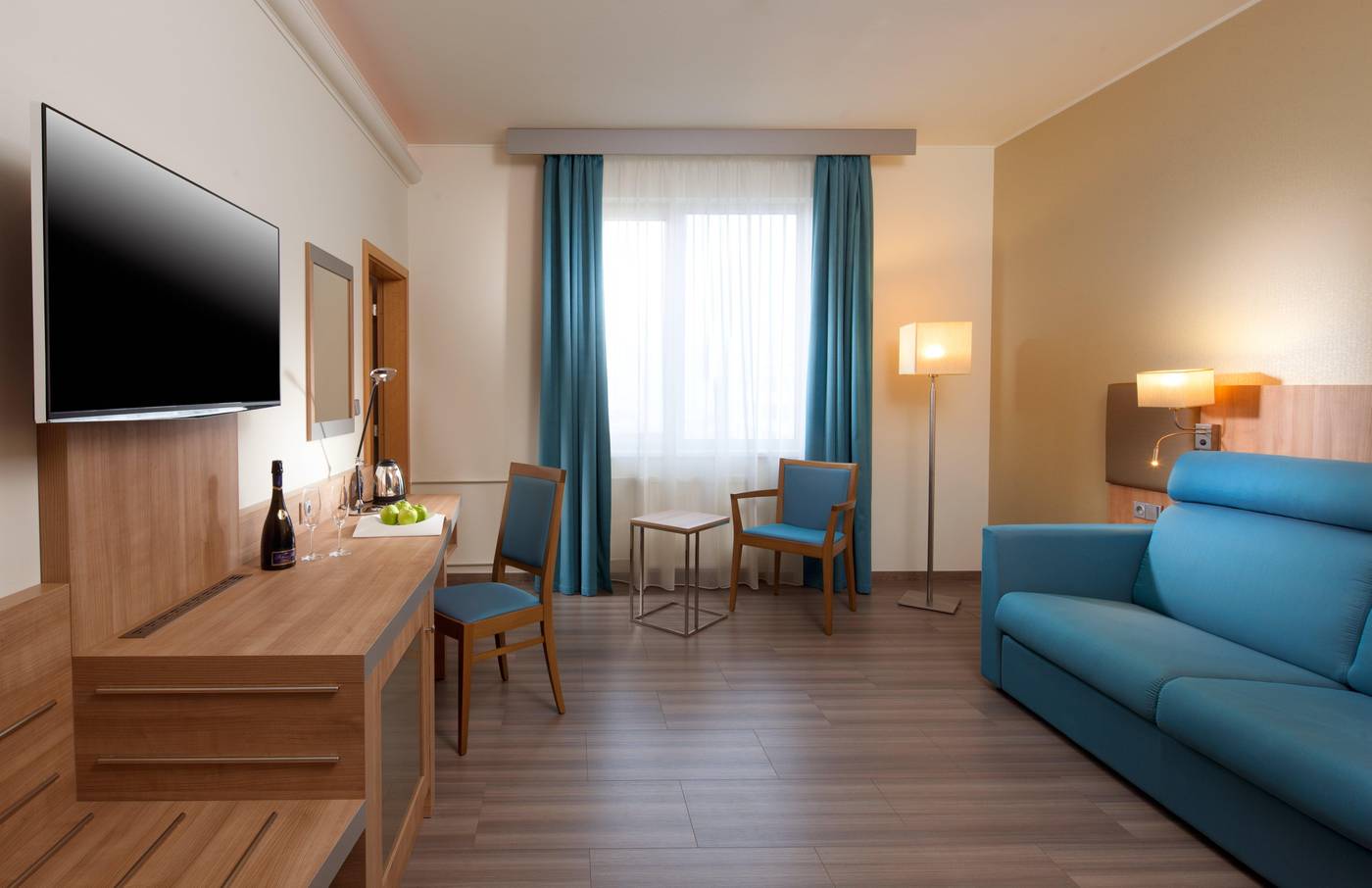 Holiday-Inn-Prague-Congress-Centre-Room-10