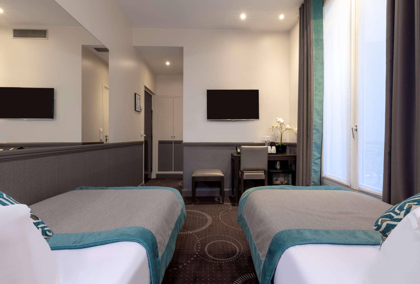 Elysees-Ceramic-Room-40