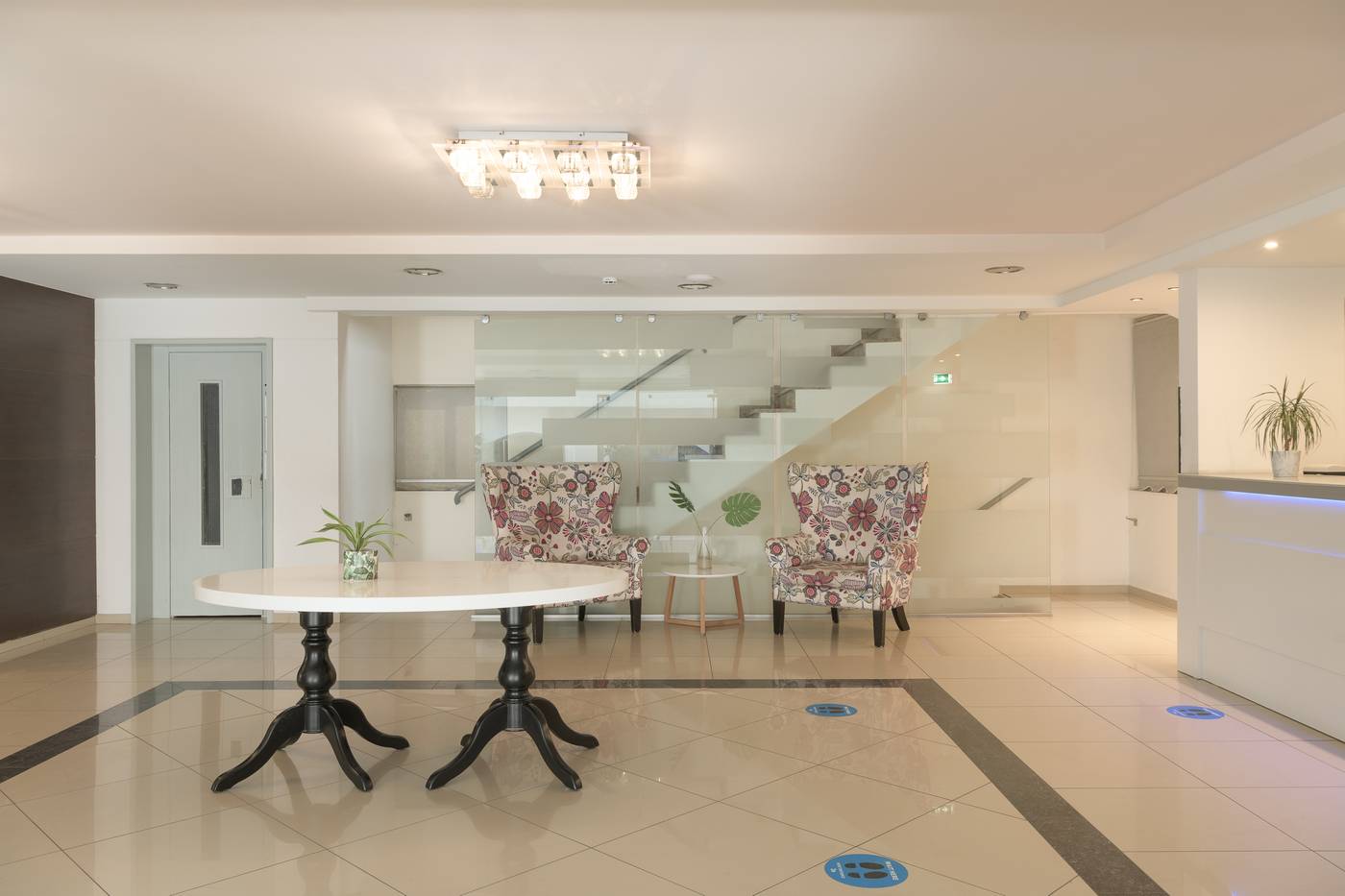 Sergios-Hotel-Lobby-66