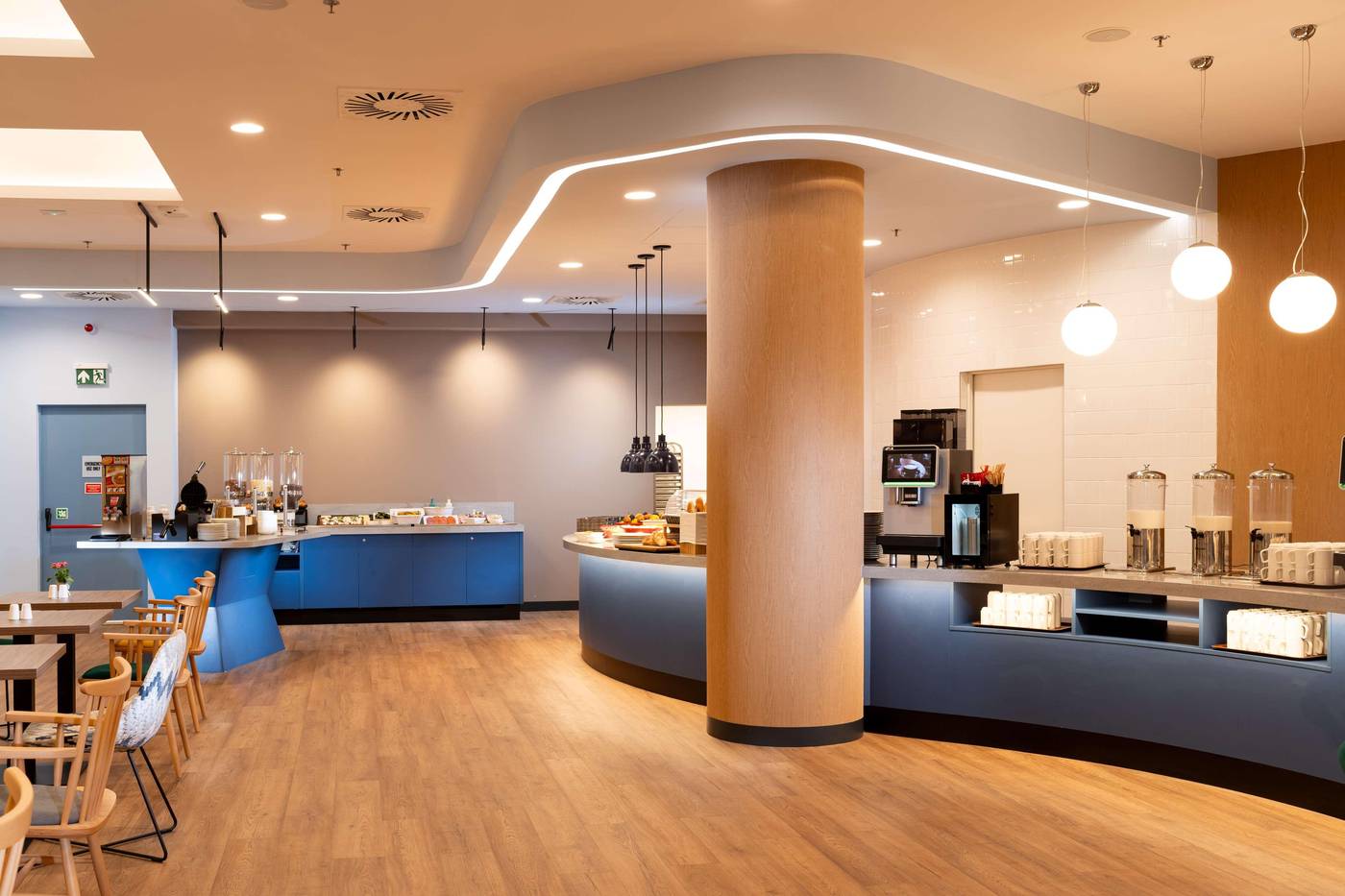 Hampton-By-Hilton-Budapest-City-Centre-Restaurant-12
