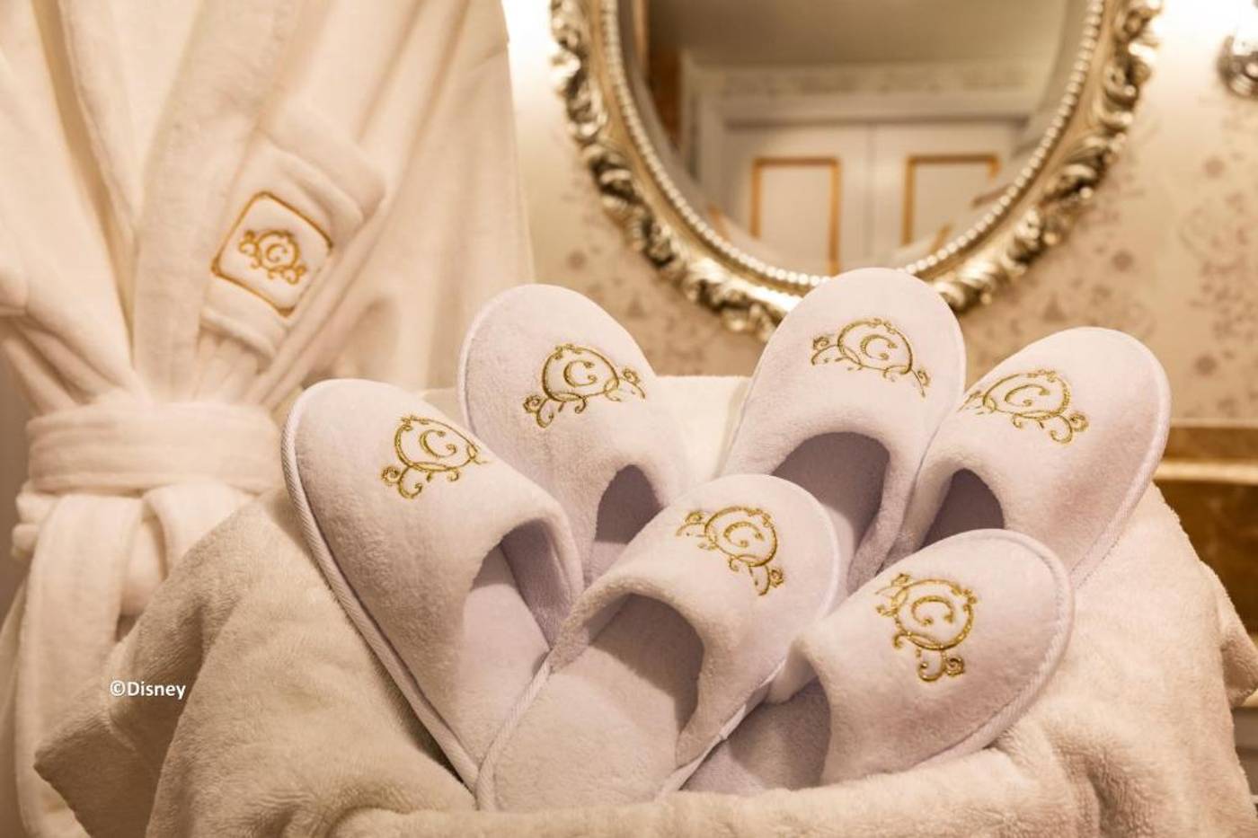 Hong-Kong-Disneyland-Hotel-Room-33