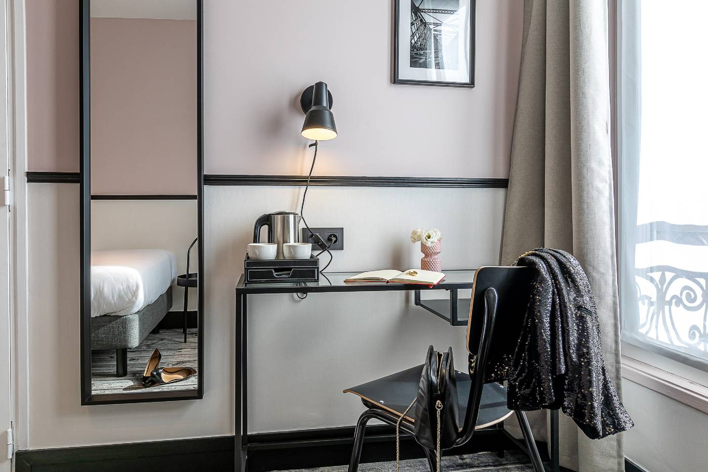 At-Gare-du-Nord-Room-1