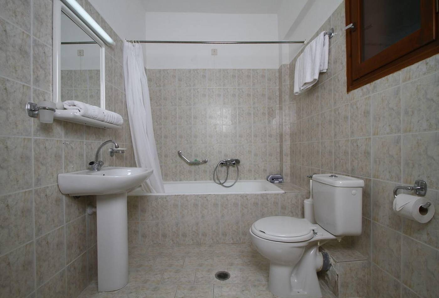 Bintzan-Inn-Room-31