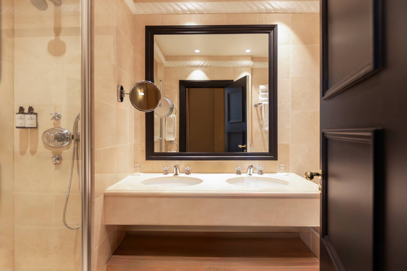 West-end-Paris-Room-67