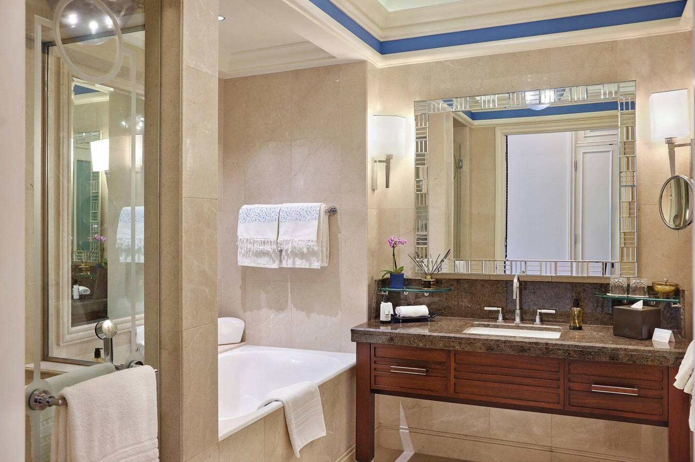 Four-Seasons-at-the-Bosphorus-Room-18