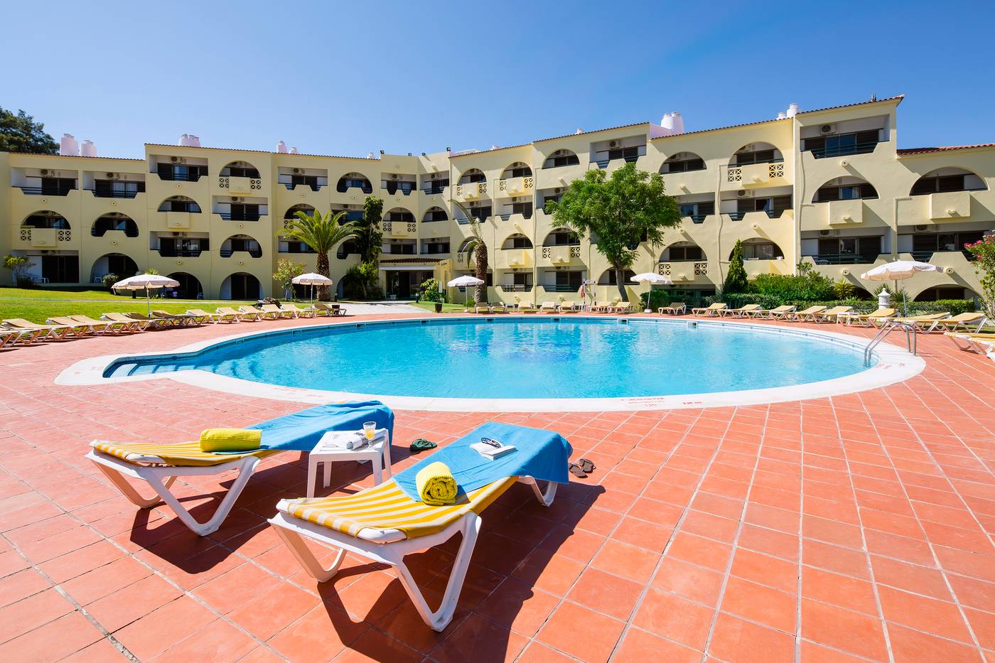 Cheerfulway-Valmangude-Jardim-Apartamentos-Pool-1