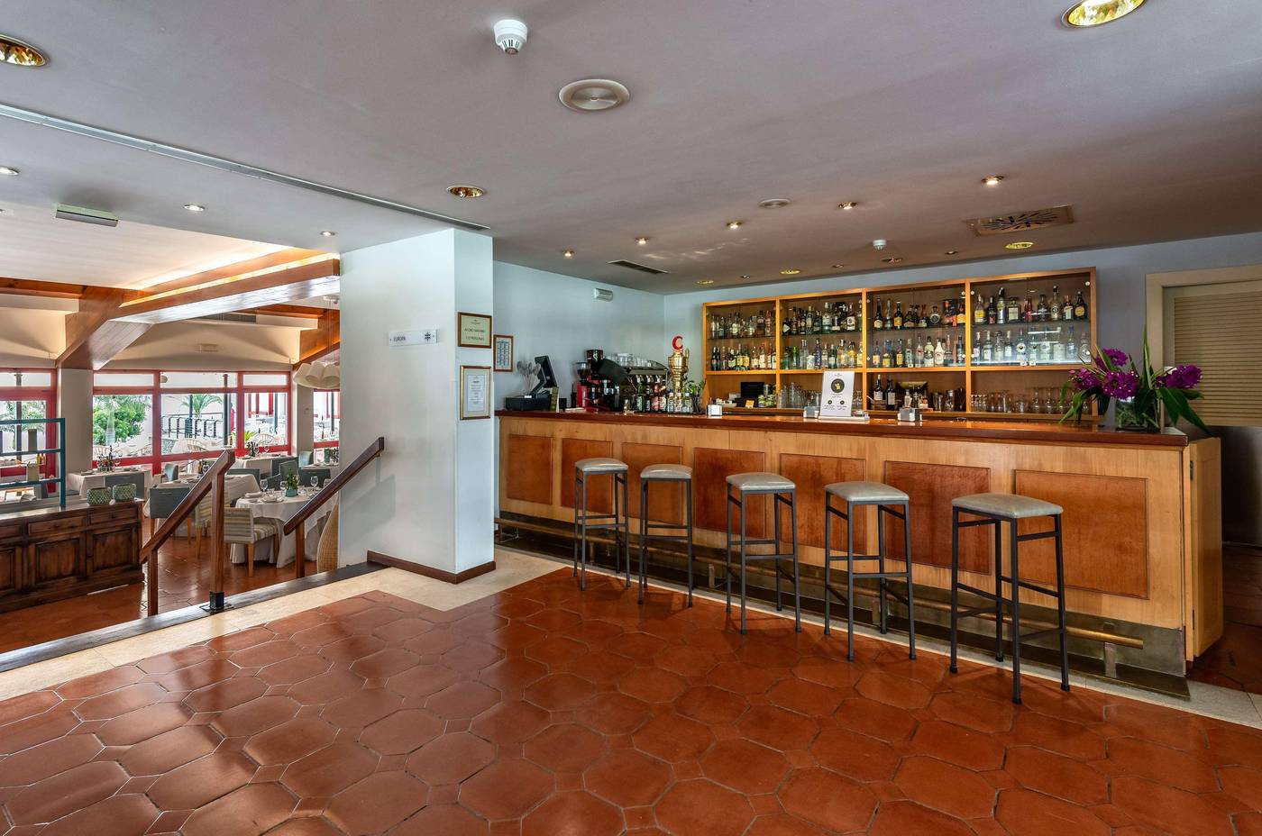 Parador-de-Nerja-Bar-50