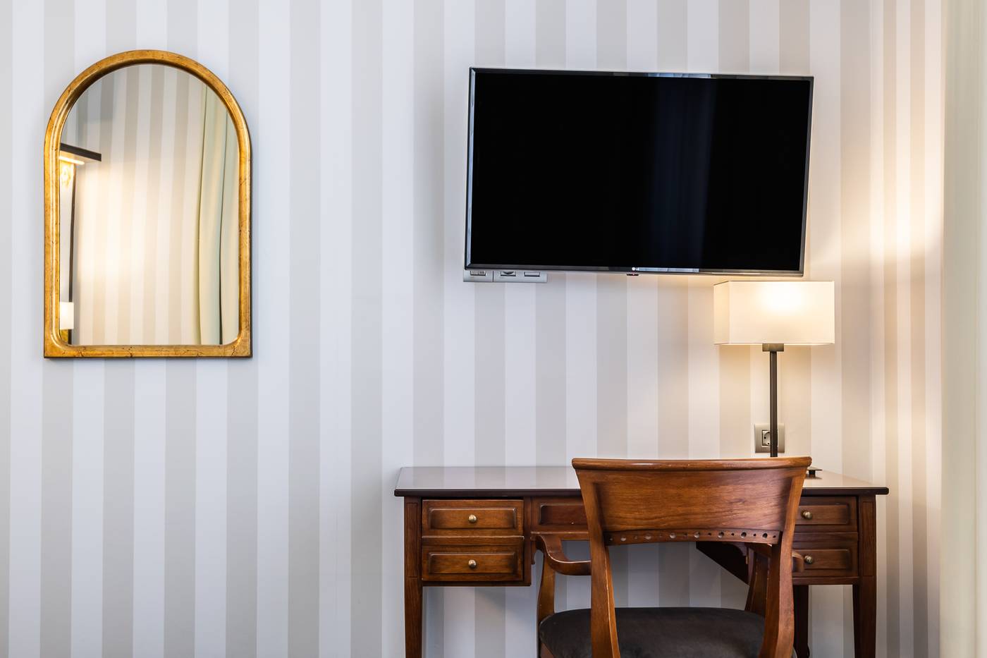 Palacio-San-Martin-Room-12