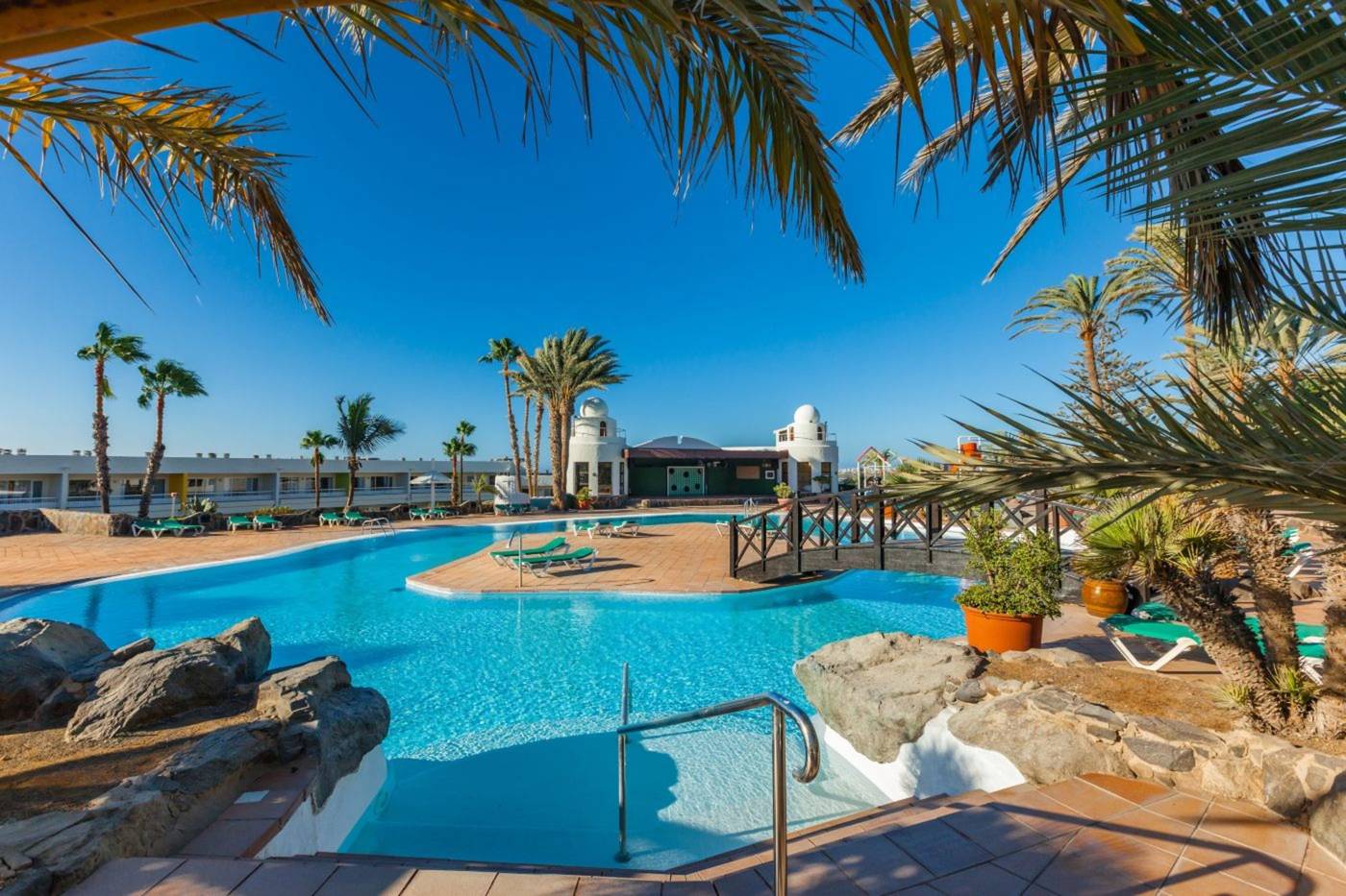 Abora-Interclub-Atlantic-by-Lopesan-Hotels-Pool-5