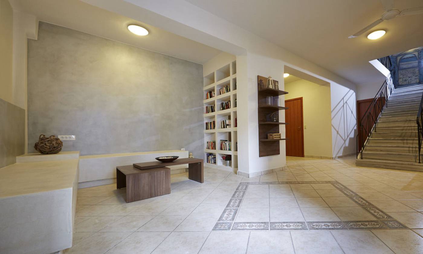 Studios-Marios-Lobby-31