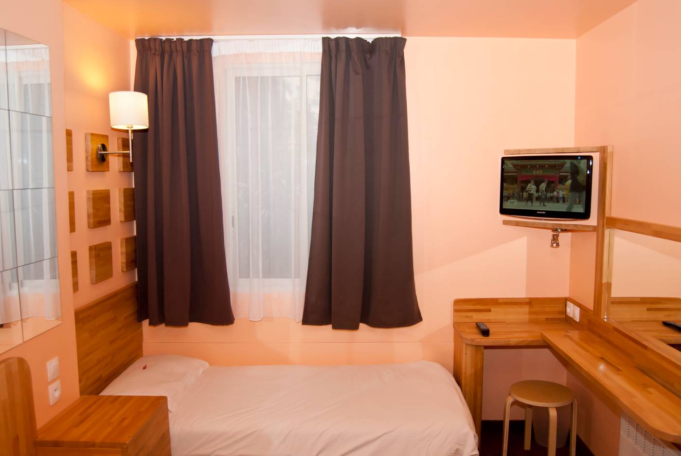 Comte-De-Nice-Room-4