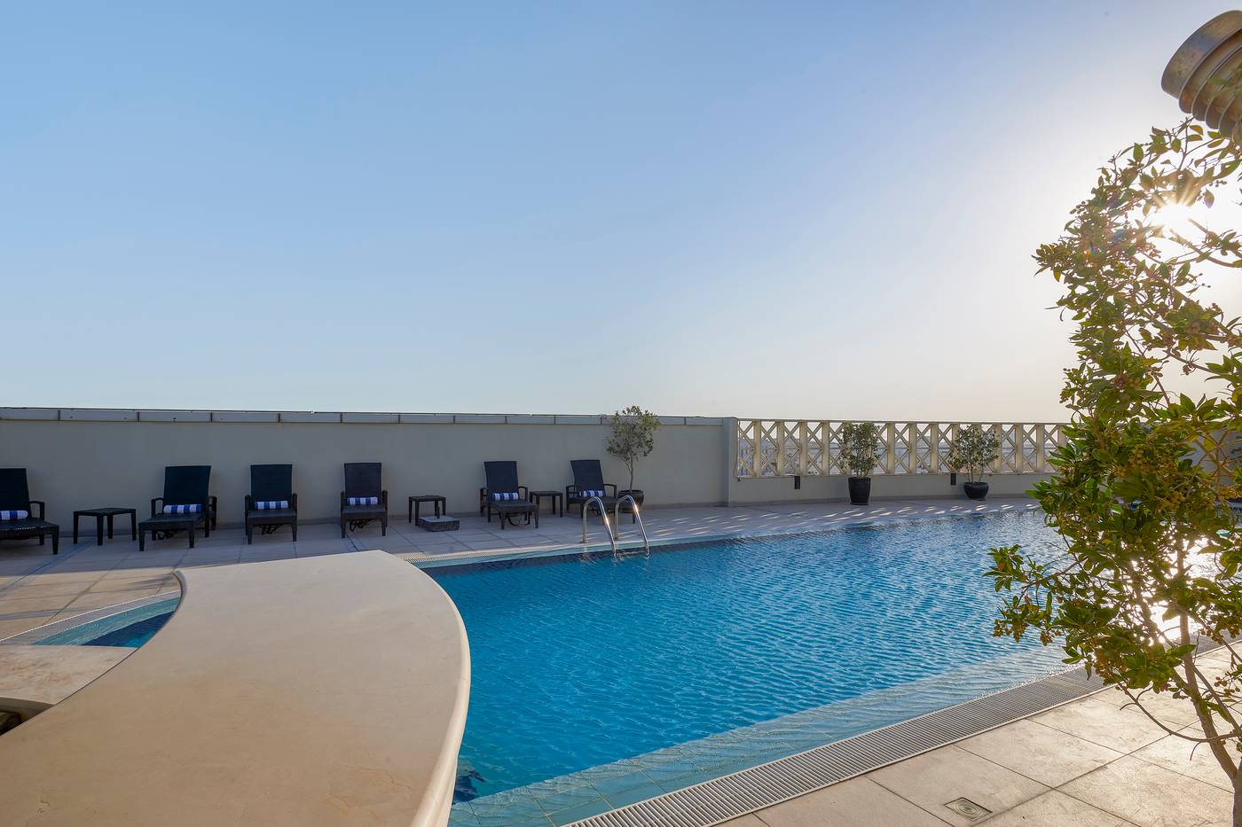 Safir-Hotel-Doha-Bar-3