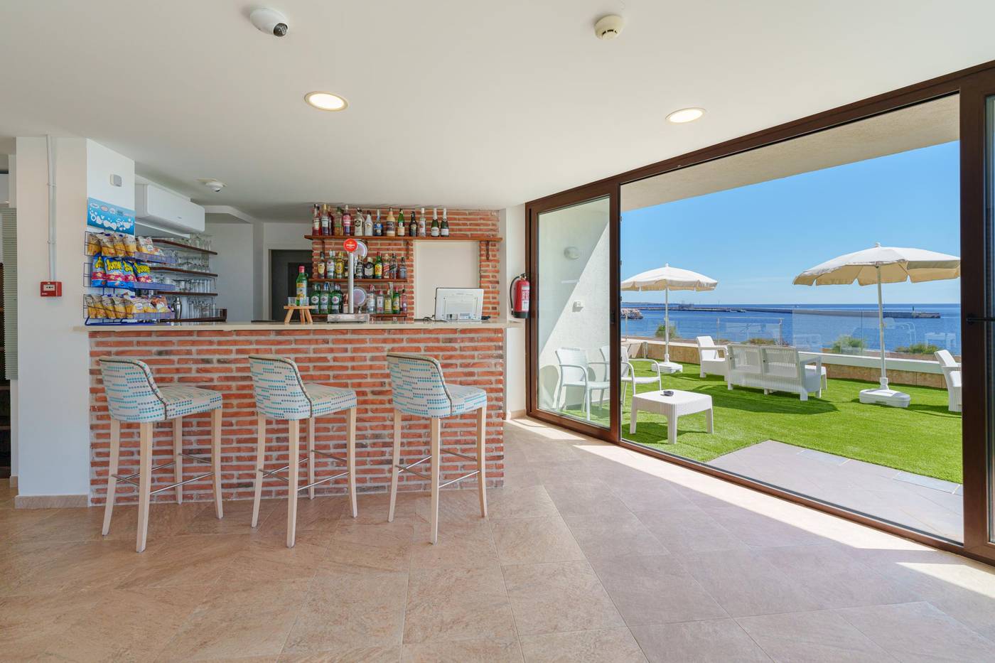 Caprice-Skyline-Aparthotel-Bar-17