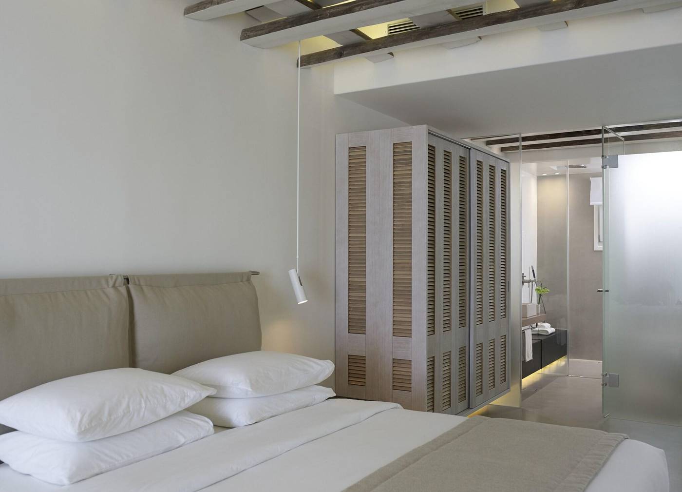 Bill---Coo-Suites-and-Lounge-Room-39