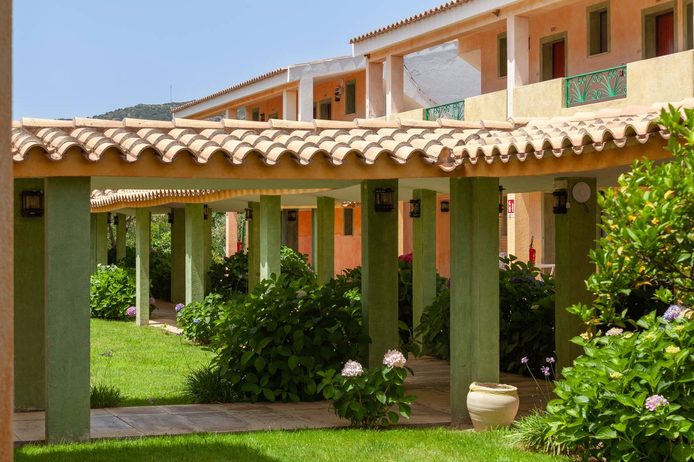 iH-Hotels-Villasimius-Le-Zagare-Resort-Room-10