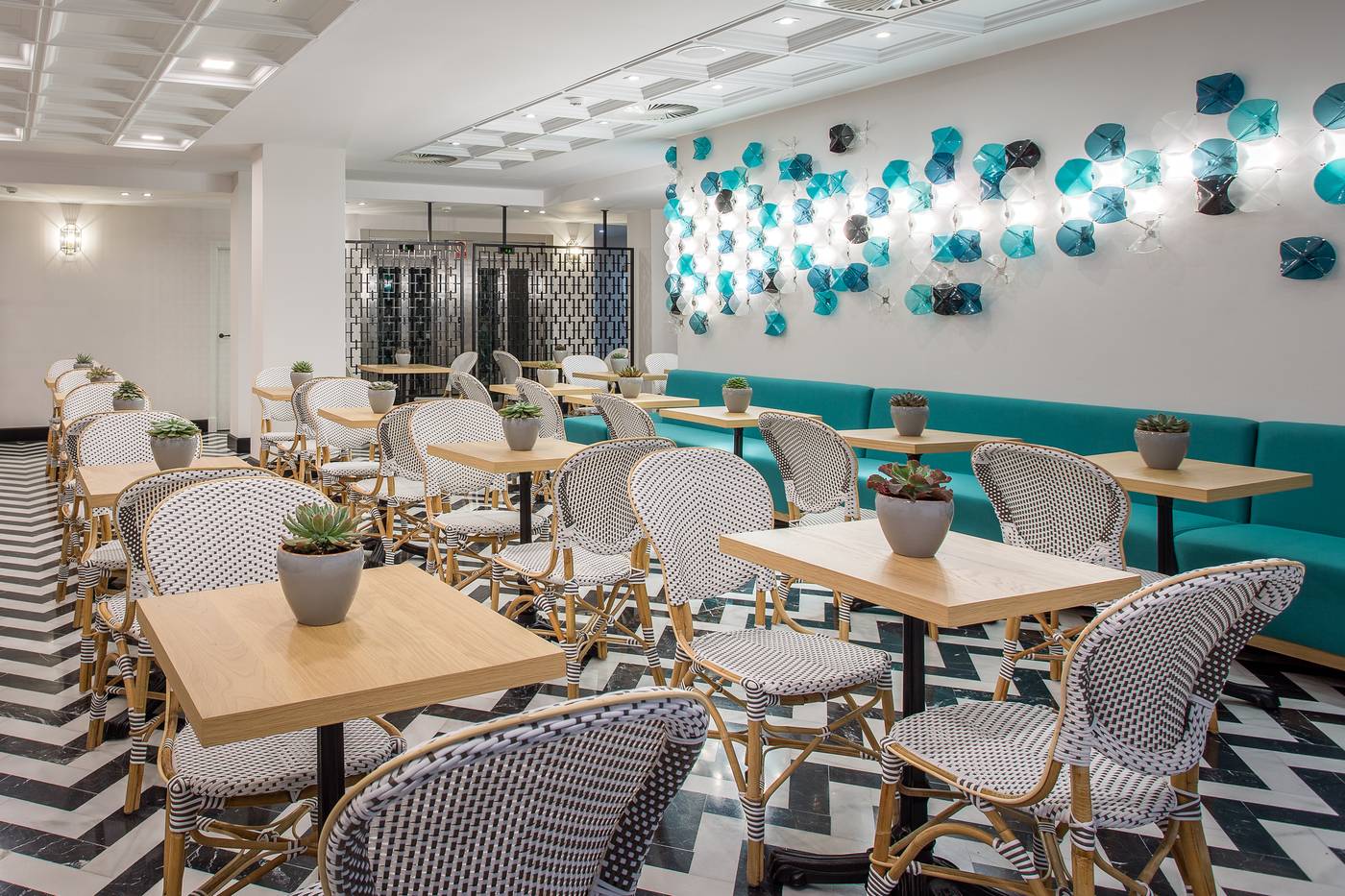 Room-Mate-Valeria-Restaurant-33