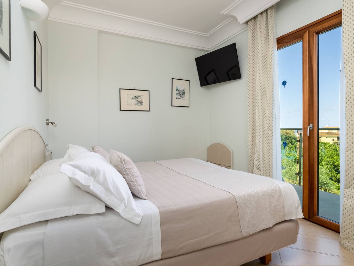 Comfort-Hotel-Gardenia-Sorrento-Coast-Room-36