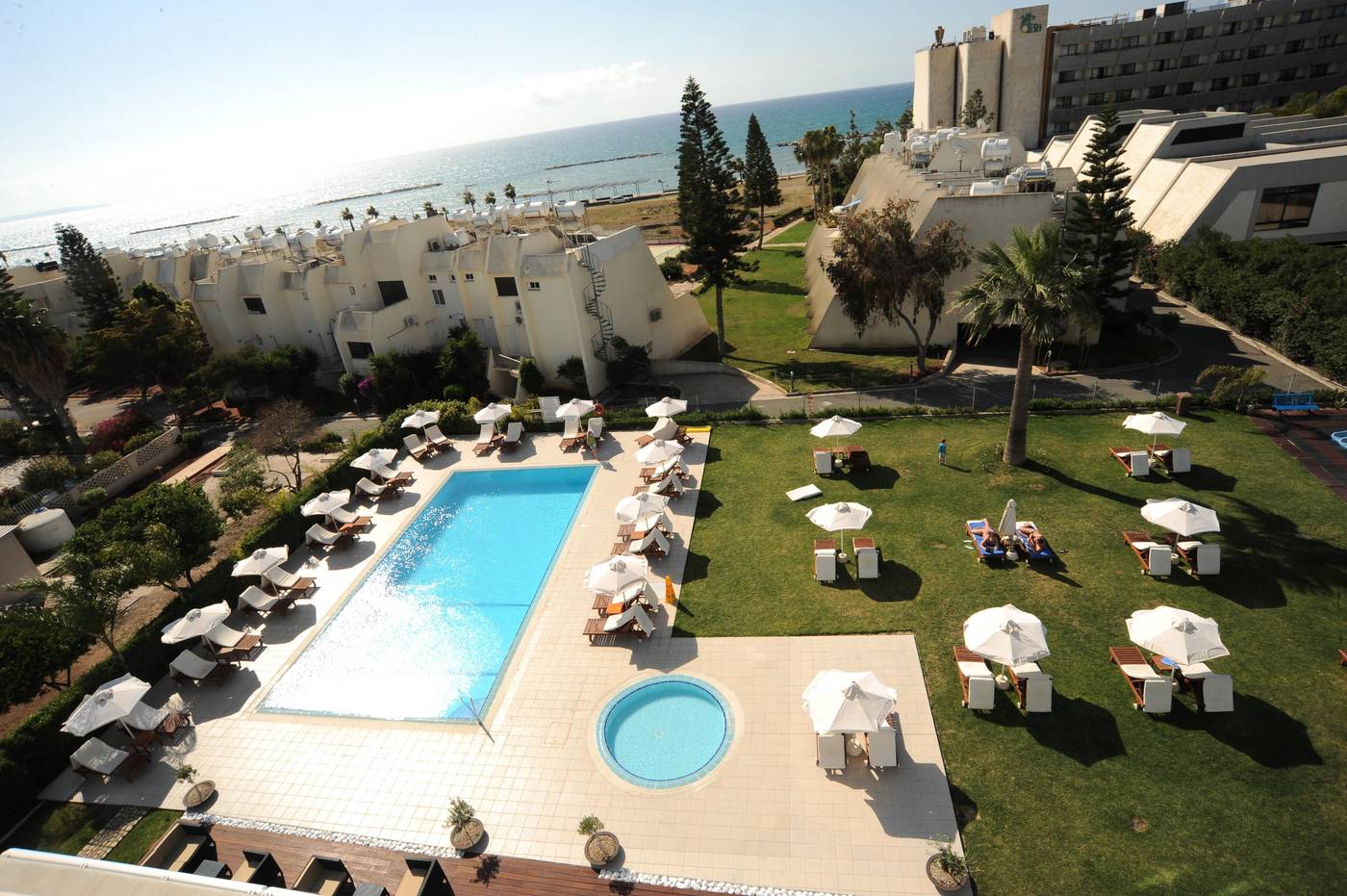Frixos-Suites-Hotel-Apts-Terrace-1