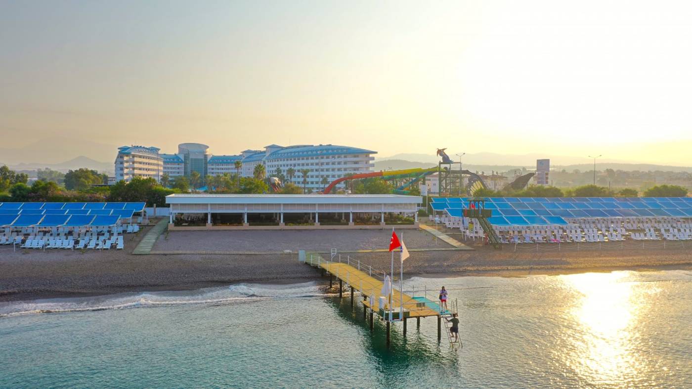 Crystal-Admiral-Resort-Beach-64