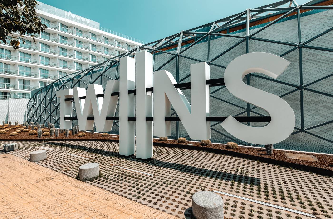 The-Ibiza-Twiins-General-view-17