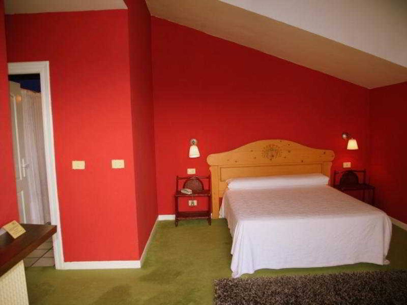 Colegiata-Spain-SANTILLANA DEL MAR-Room-7