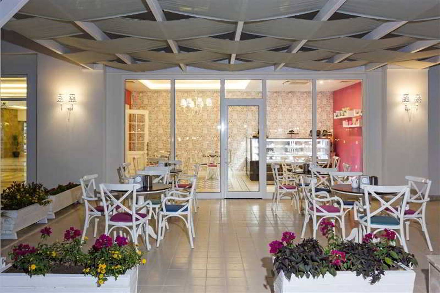 Karmir-Resort---Spa-Hotel-Terrace-38