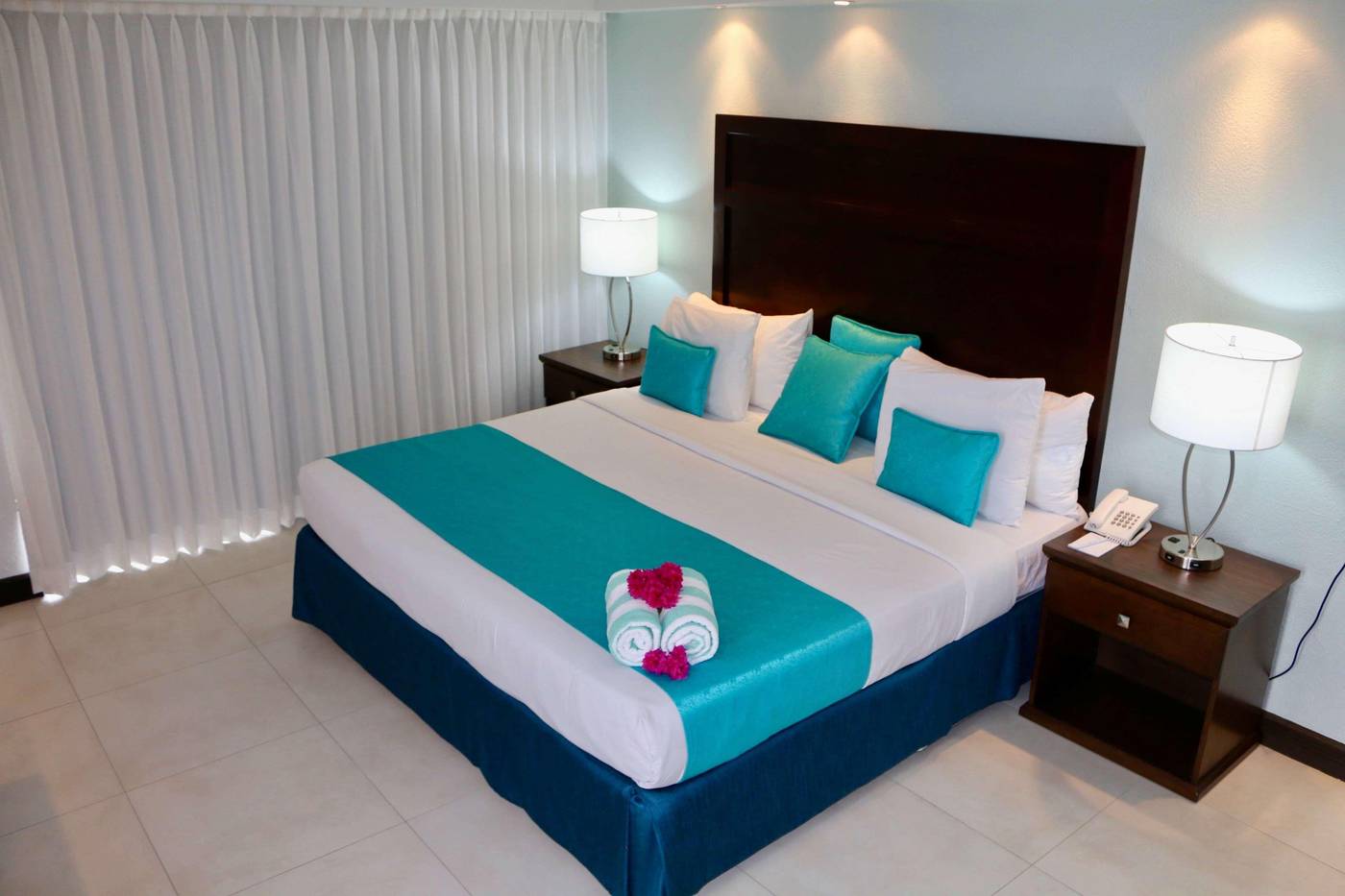 Mount-Irvine-Bay-Resort-Room-9