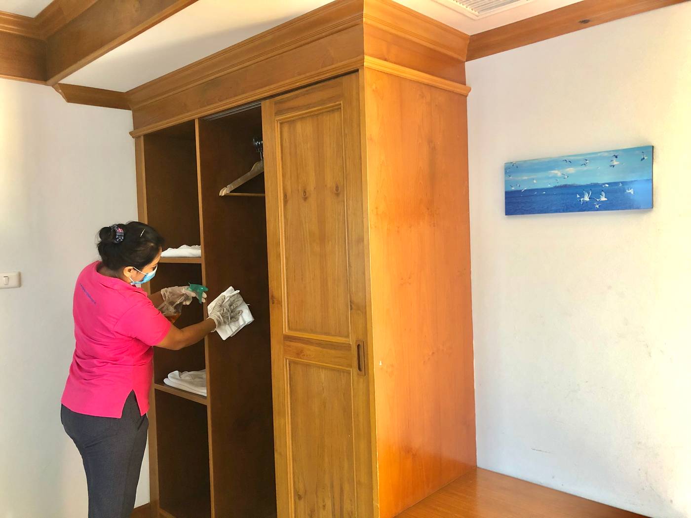 Jiraporn-Hill-Resort-Patong-Room-27