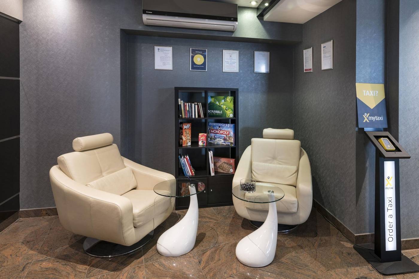 Vanilla-Aparthotel-Lobby-7