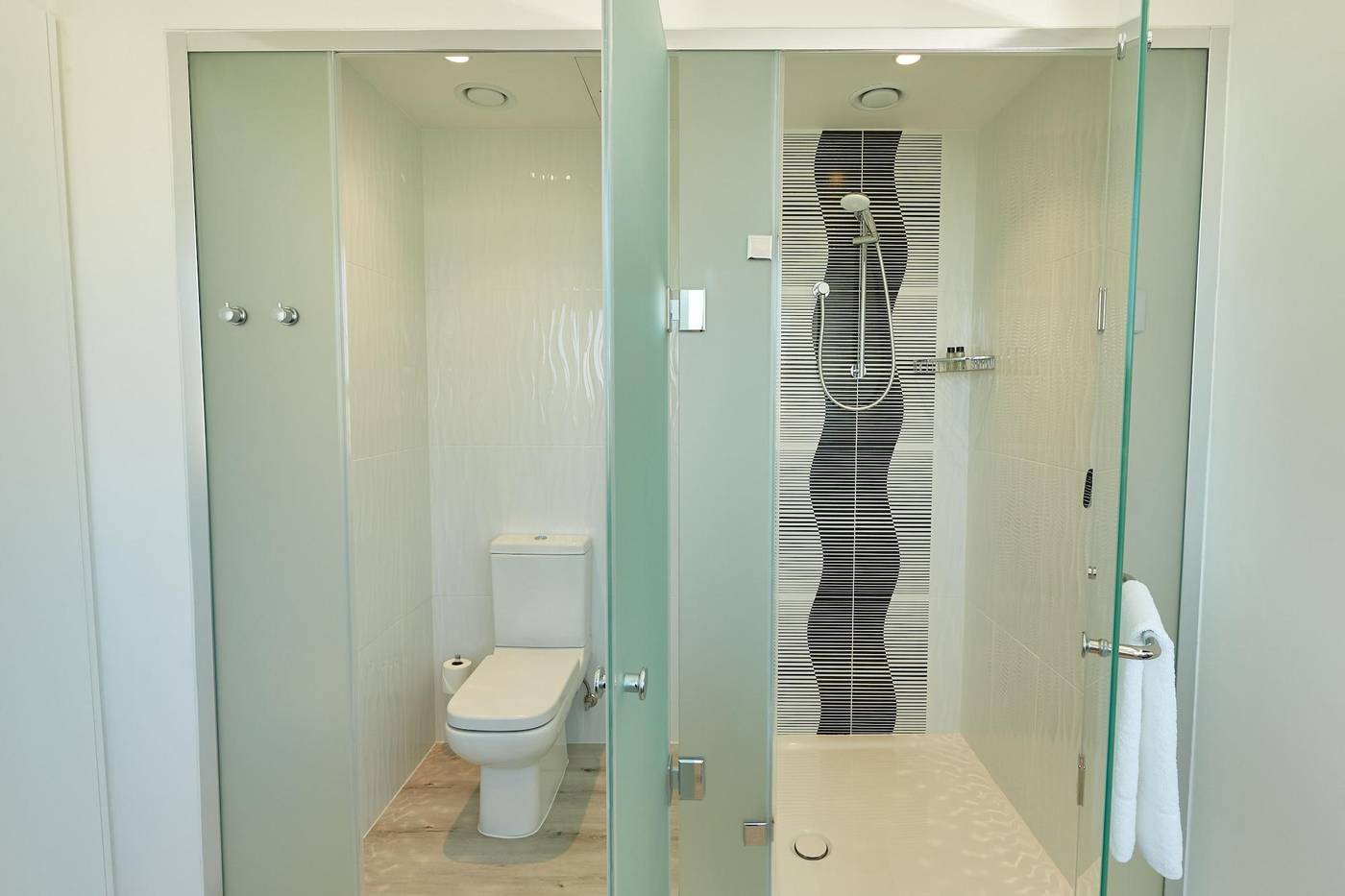 Hotel-Sky-Cape-Town-Room-33