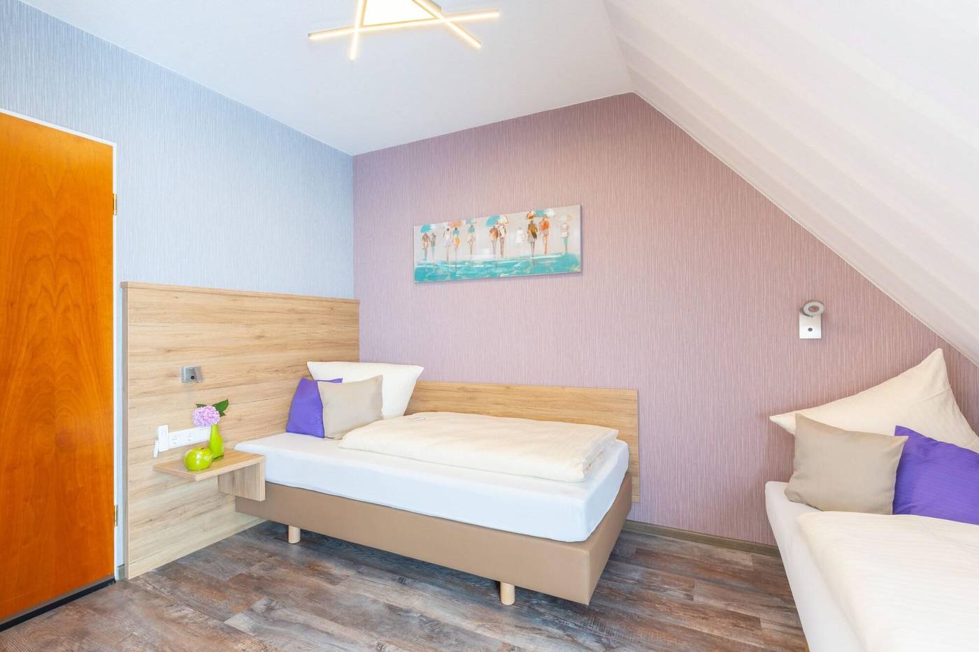 Hotel Reinhardtshof Garni-Germany-WOLFSCHLUGEN-Room-6