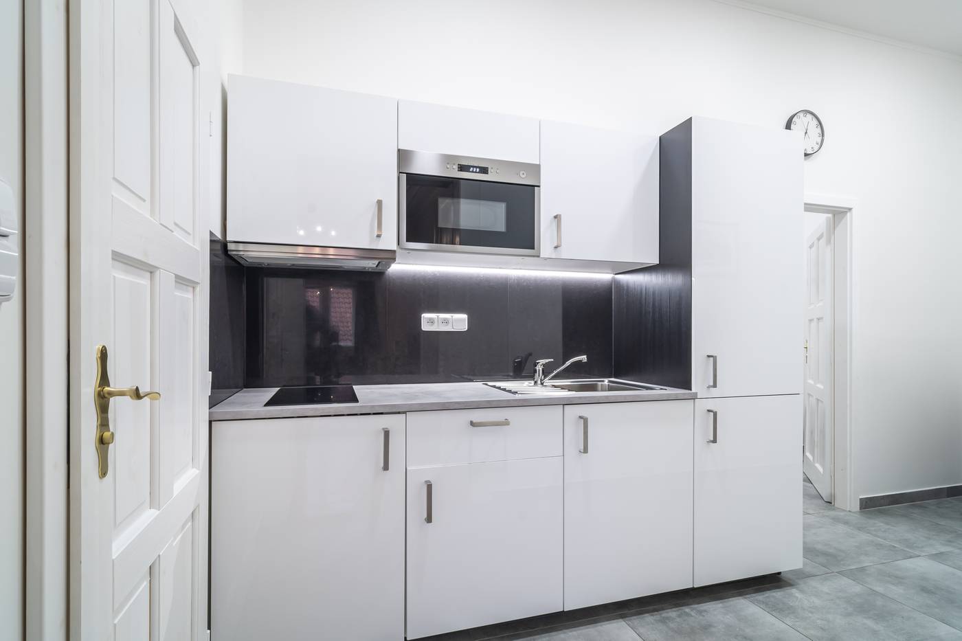 Royal-Road-Residence-Room-73