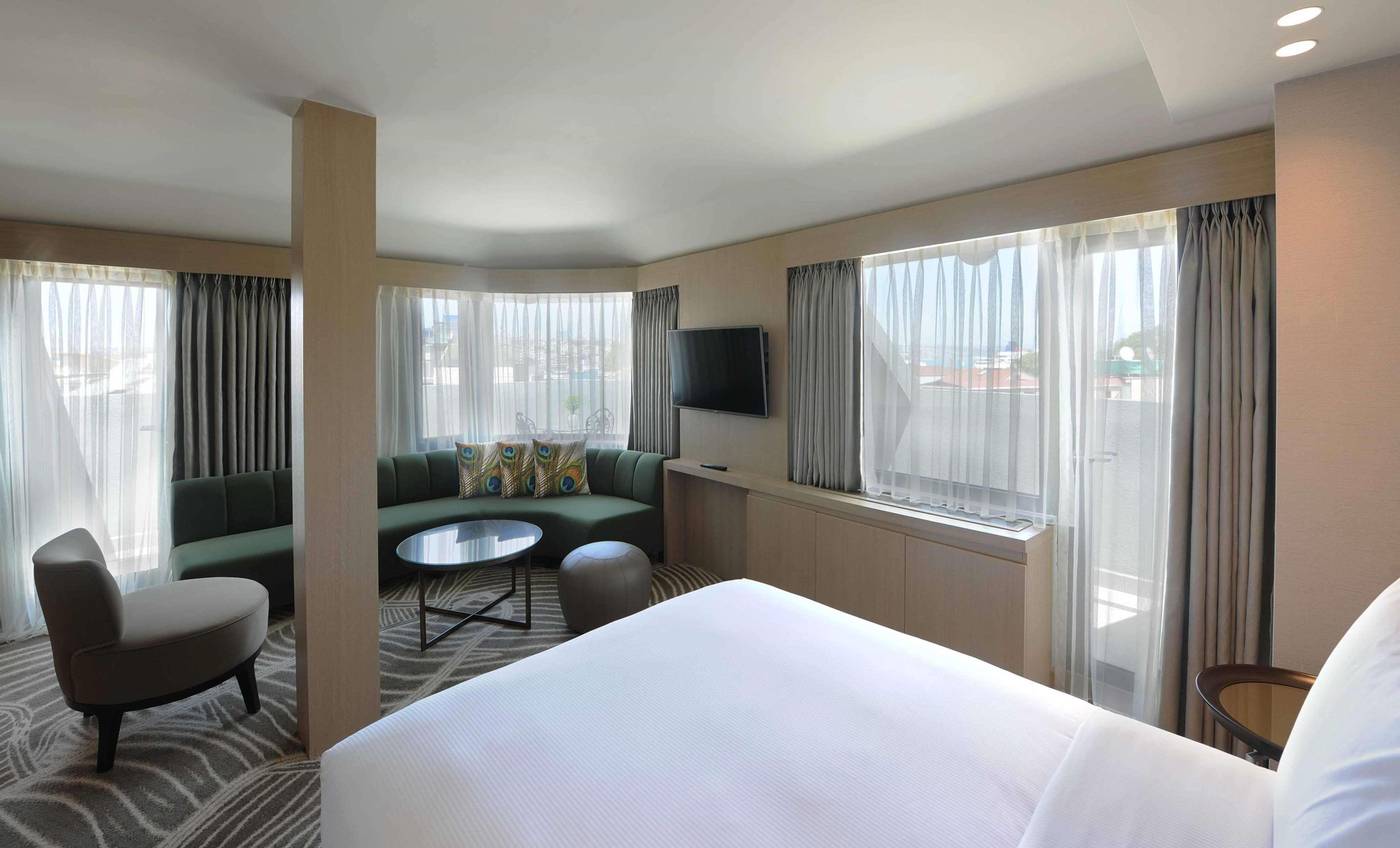 Doubletree-By-Hilton-Istanbul-Sirkeci-Room-38