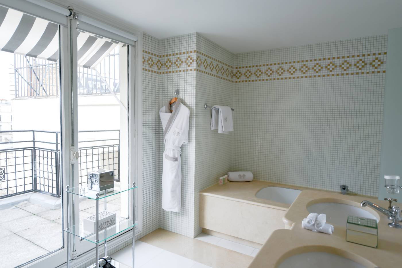 Hotel-Lancaster-Paris-Champs-Elysees-Room-17