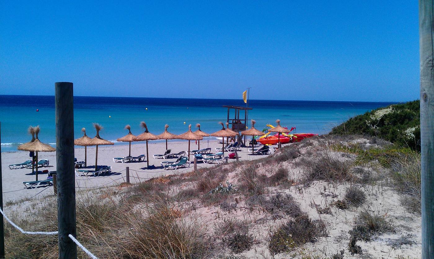 Hamilton-Court-Beach-57