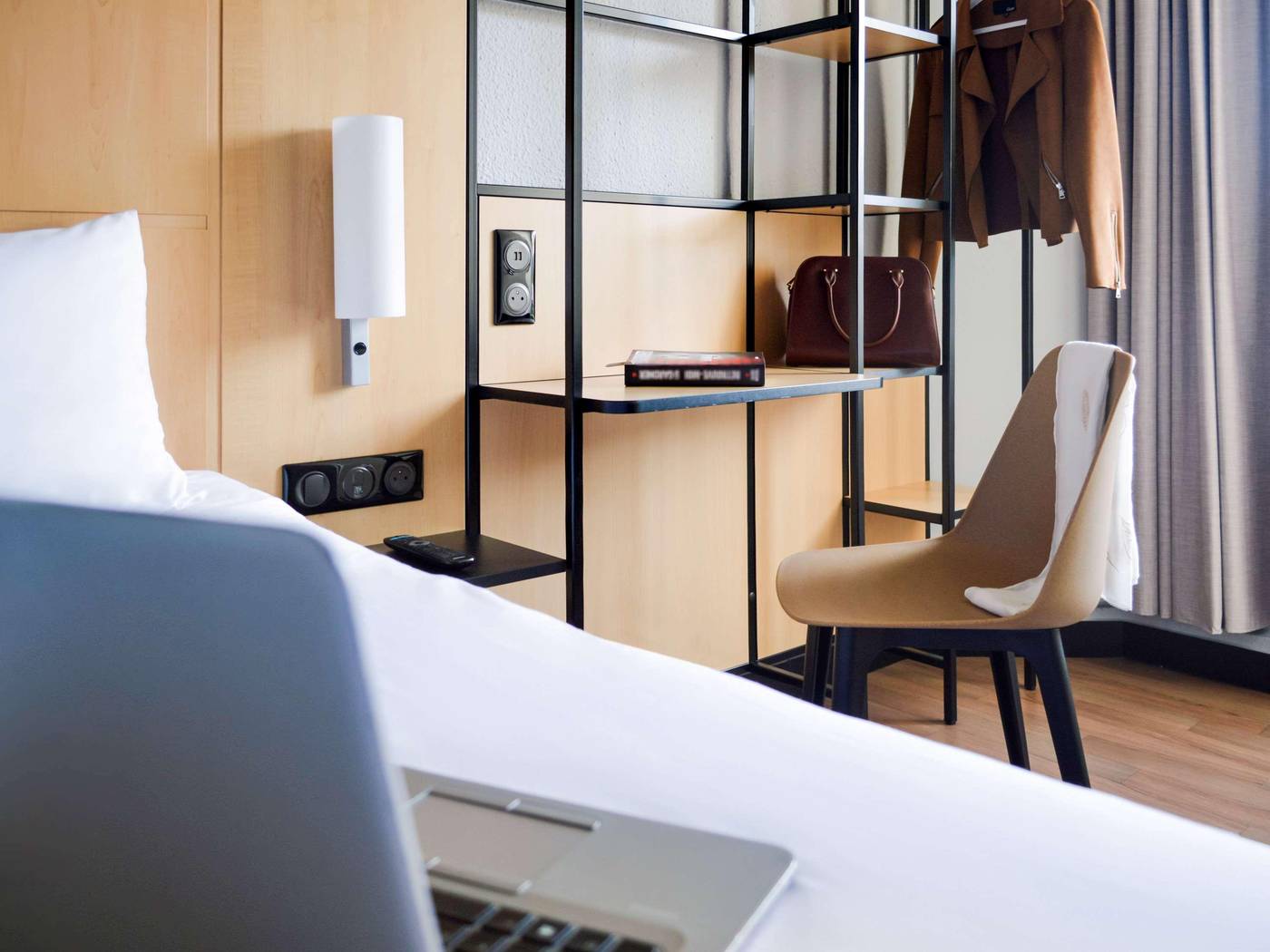 Ibis-Paris-Tour-Eiffel-Room-31