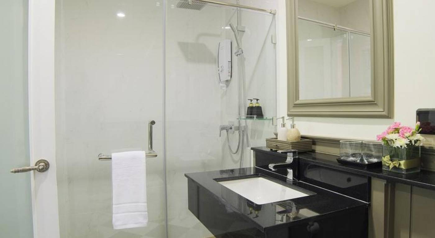 The-Raya-Surawong-Bangkok-Room-24