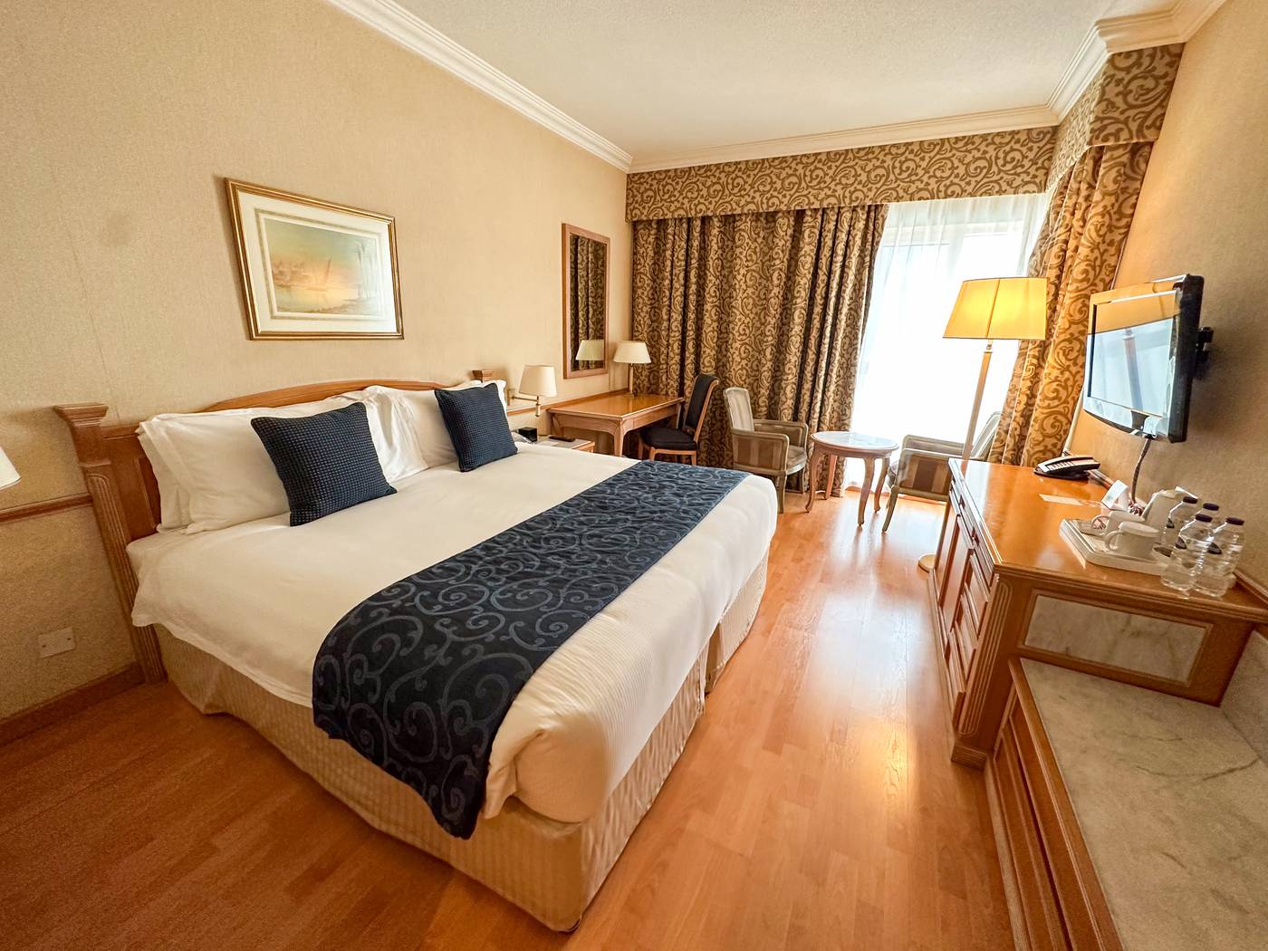 Millennium-Plaza-Downtown-Hotel-Room-20