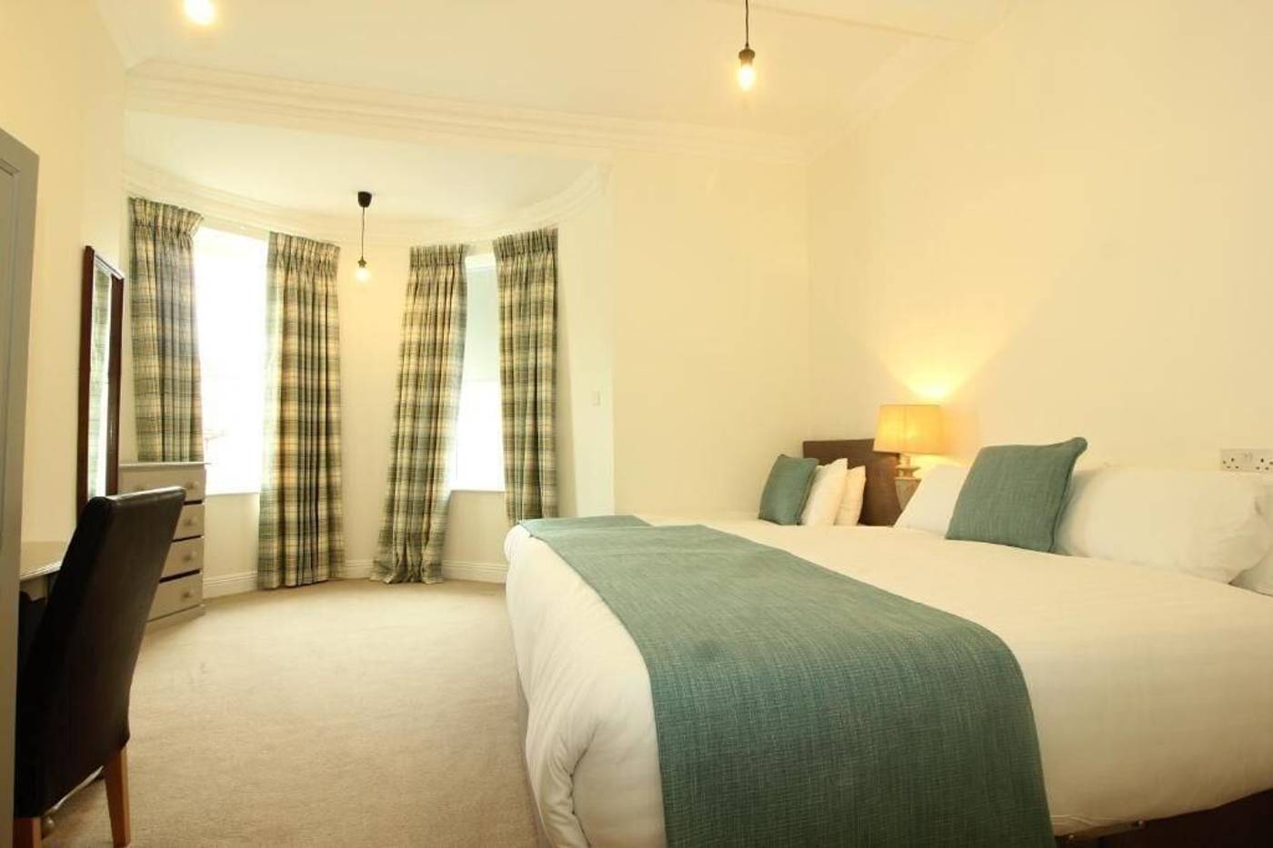 Tom-Dick-and-Harriet-s-Room-23