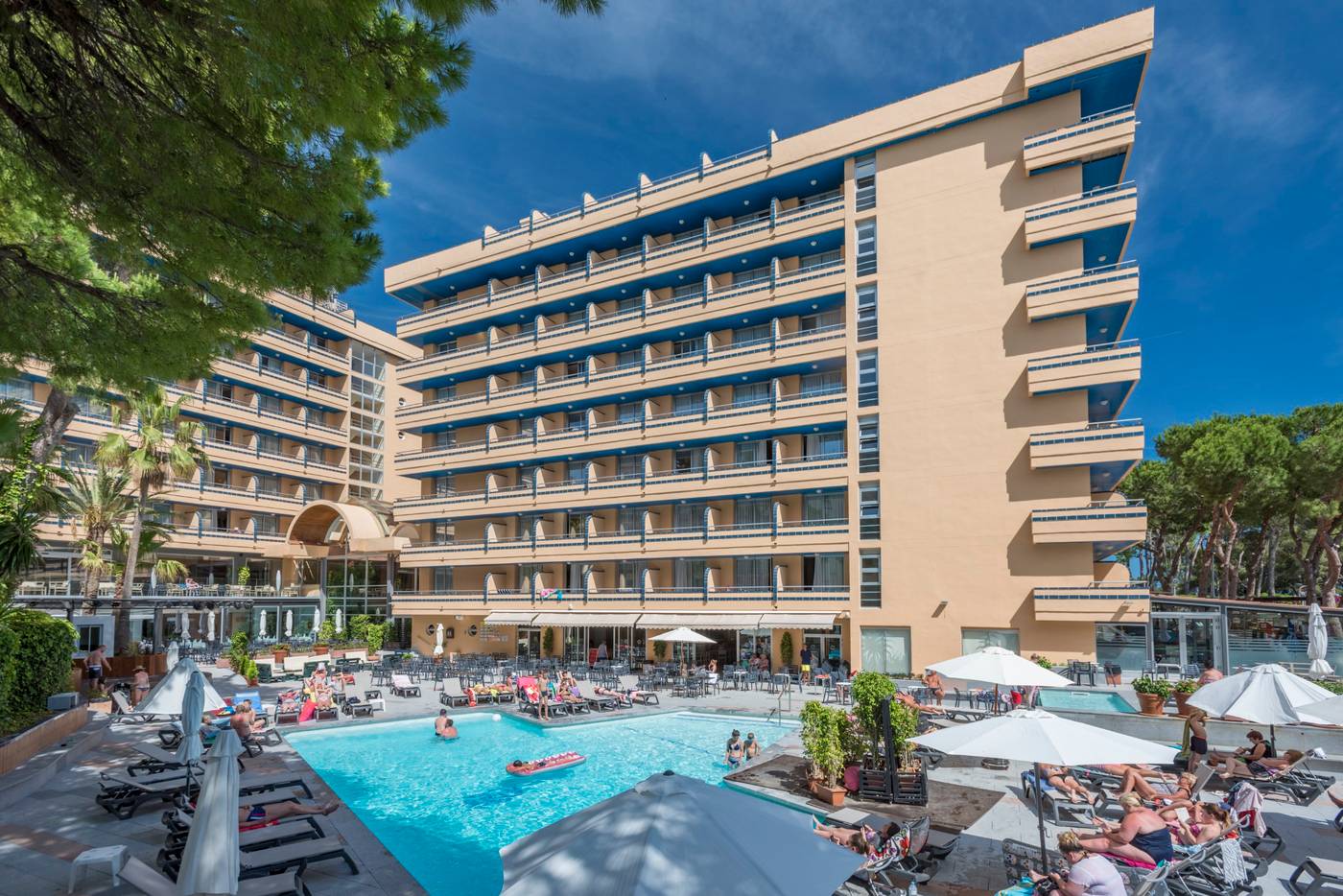 4R-Playa-Park-Pool-1