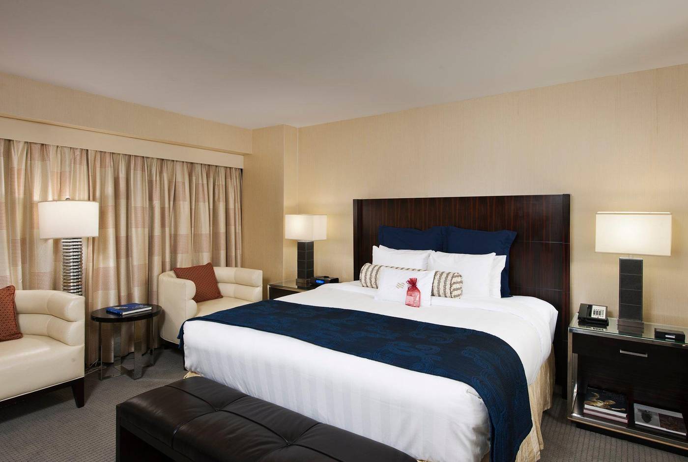 Crowne-Plaza-Times-Square-Manhattan-Room-35