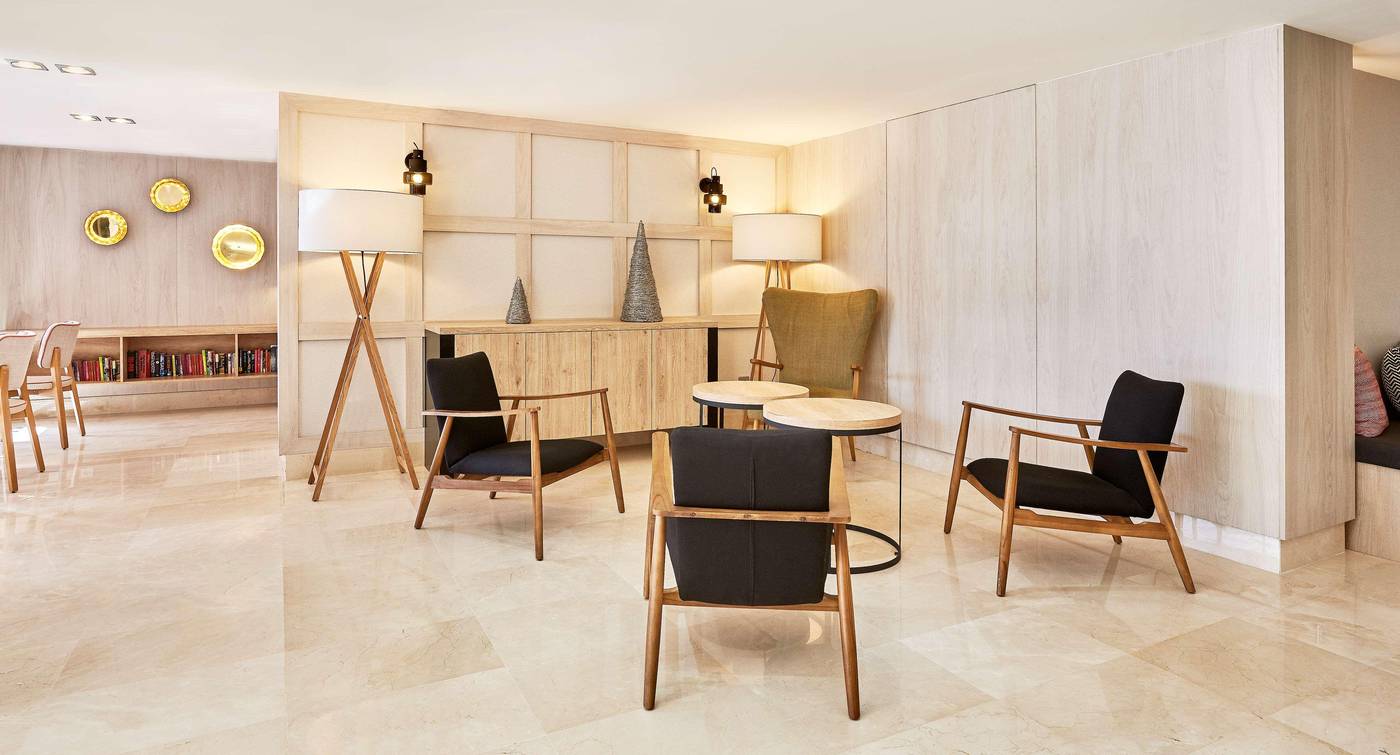 NH-Imperial-Playa-Lobby-40