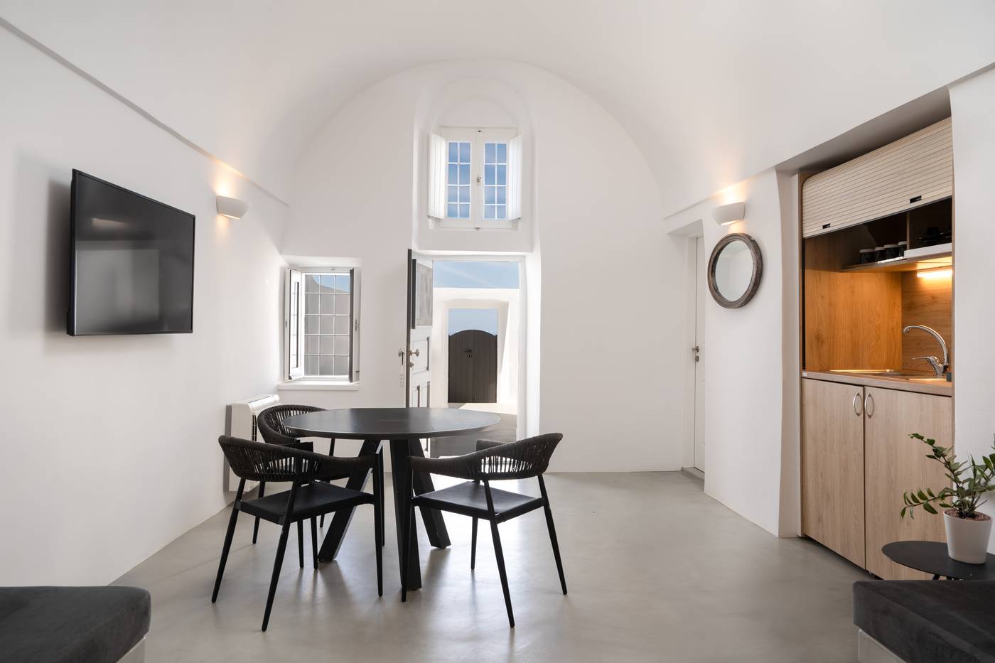 Aqua-Luxury-Suites-Room-40