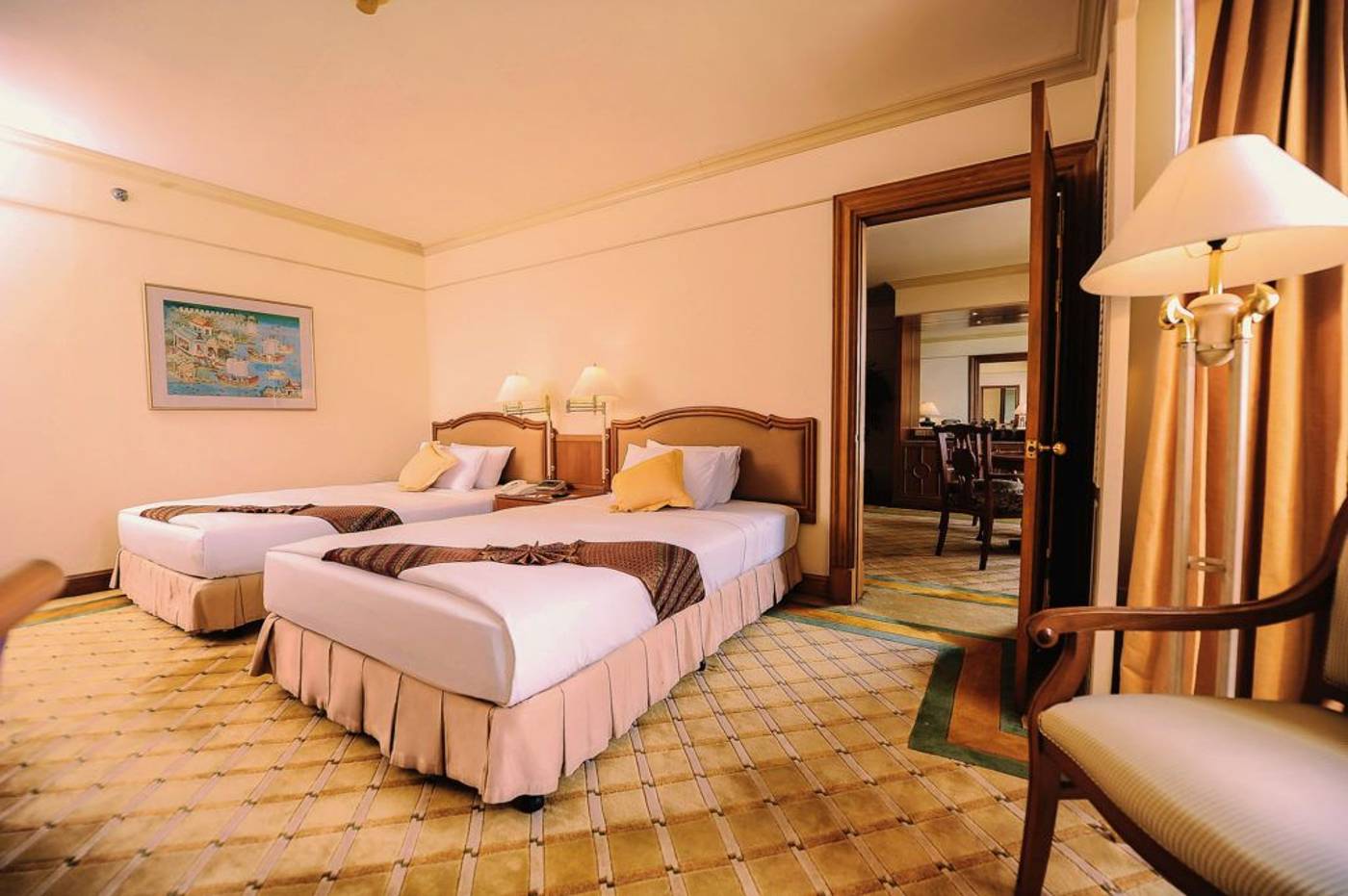 Montien-Riverside-Bangkok-Hotel-Room-28