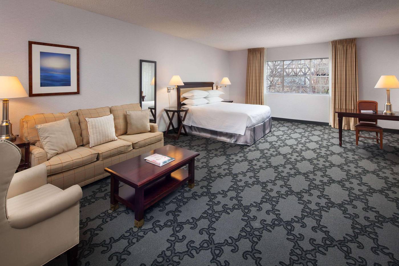 Anaheim-Majestic-Garden-Hotel-Room-13