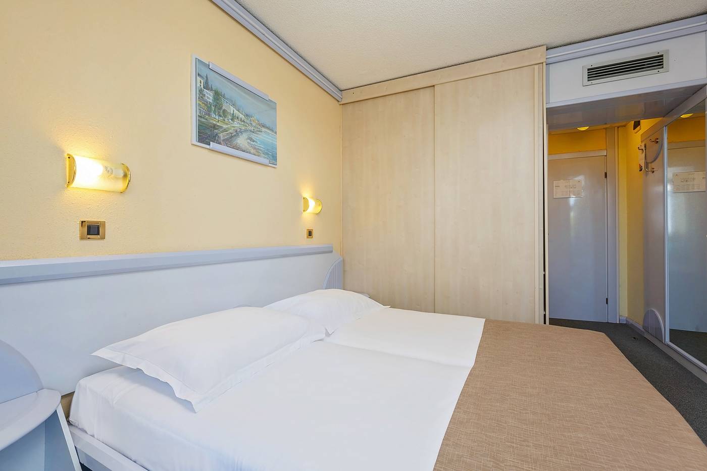 Hotel-Plavi-Plava-Laguna-Room-19