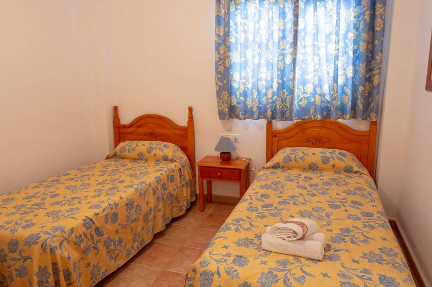 Hamilton-Court-Room-25