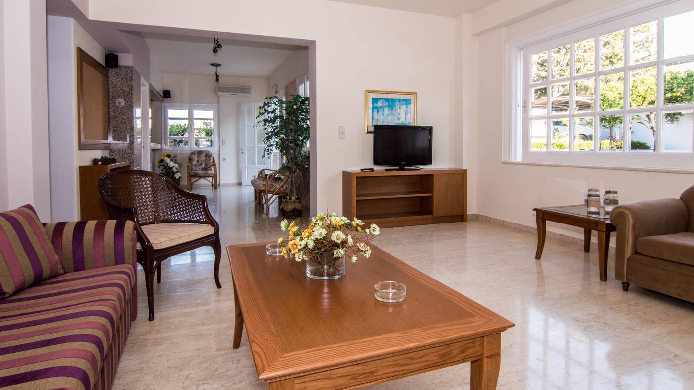 Manolis-Apartments-Lobby-17