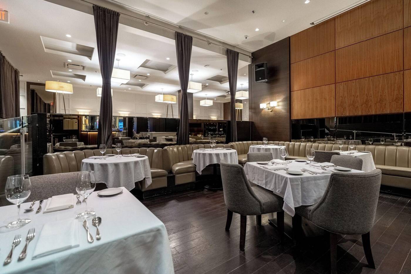 Century-Plaza-Hotel---Spa-Vancouver-Restaurant-82