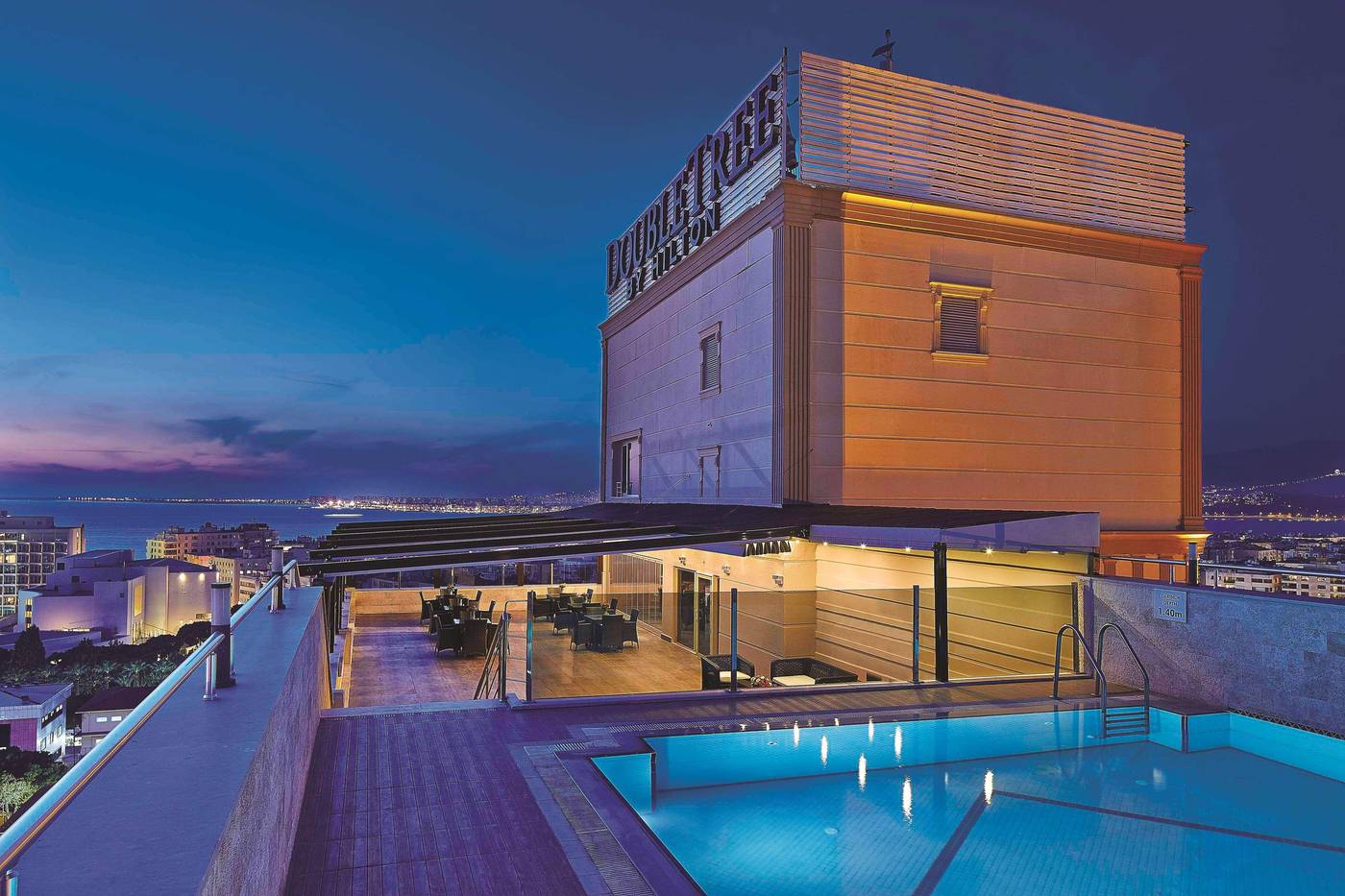 DoubleTree-By-Hilton-Izmir-Alsancak-Pool-1